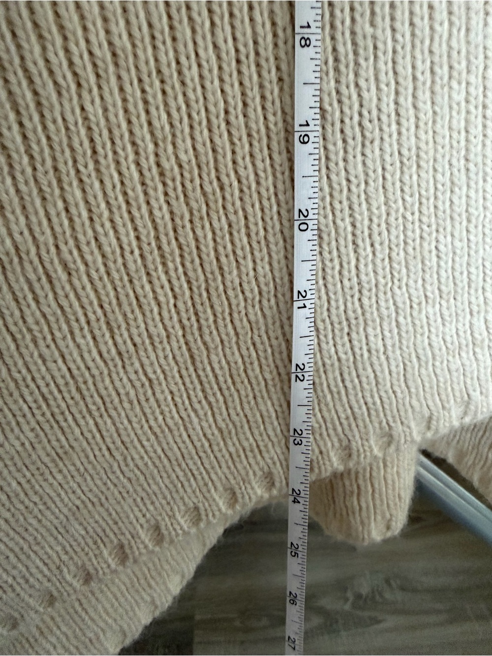 Cocogio Made in Italy Cream Turtleneck Fringe Poncho
Sweater Wool/Alpaca Blend - Picture 6 of 6
